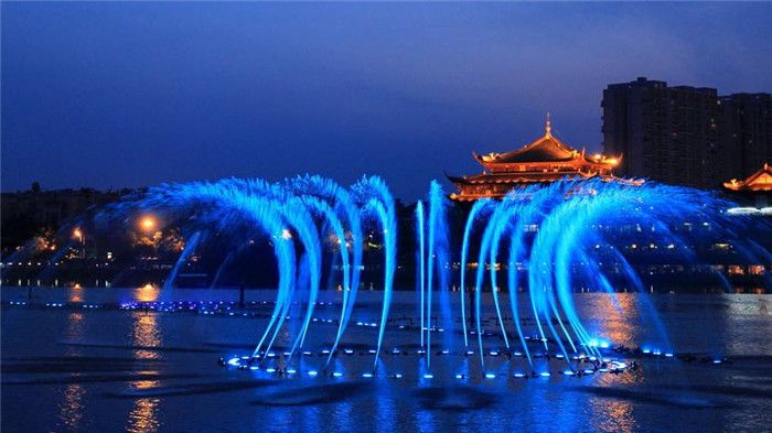 漂浮喷泉